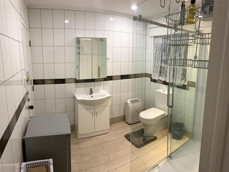 Self Contained En-Suite Private Bathroom, Private Entrance, Close To Shops & Hospital Homestay Hamilton Ngoại thất bức ảnh